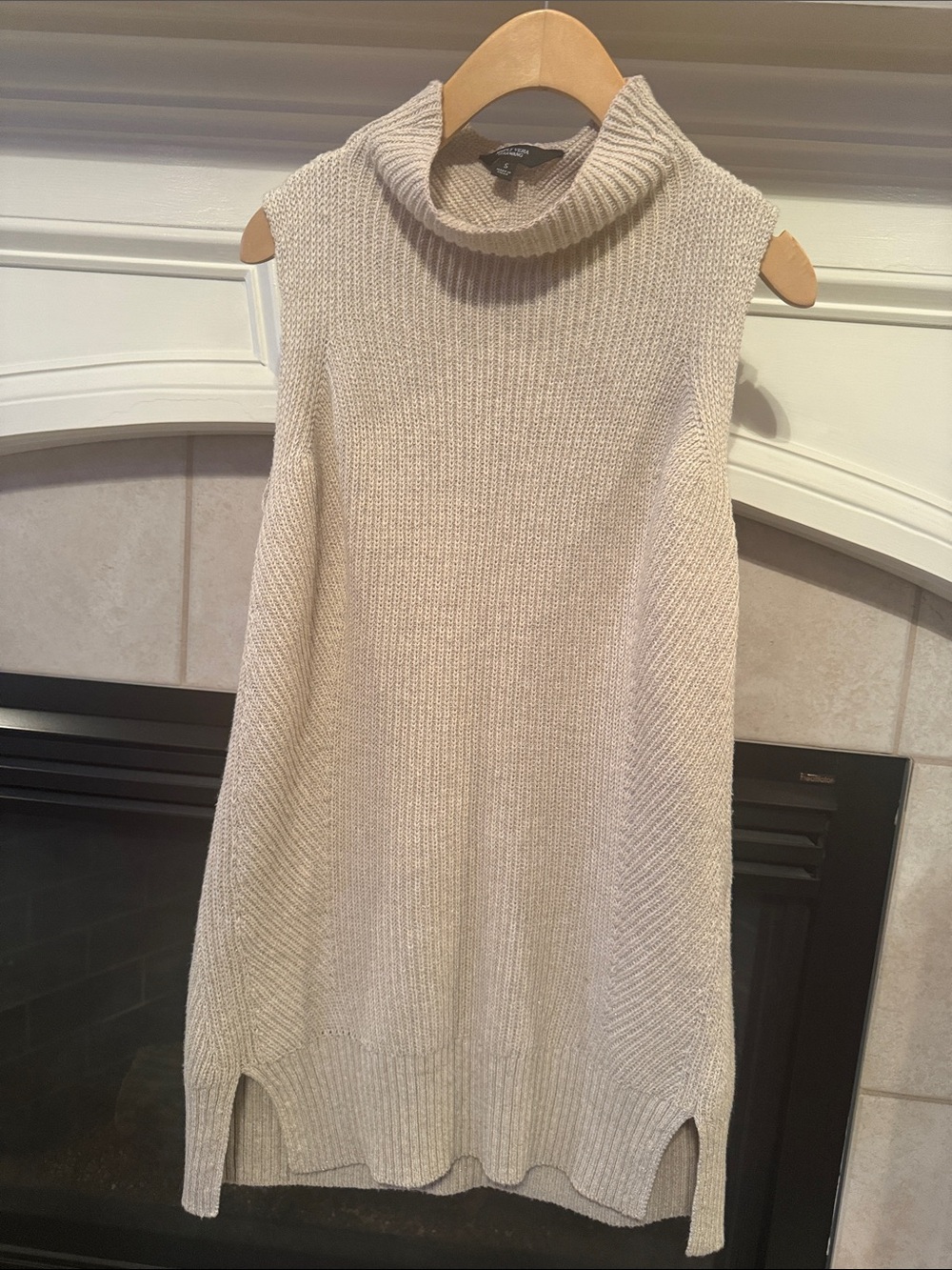 Simply Vera Vera Wang Sleeveless Cowl Neck Sweater Tunic in Light Beige